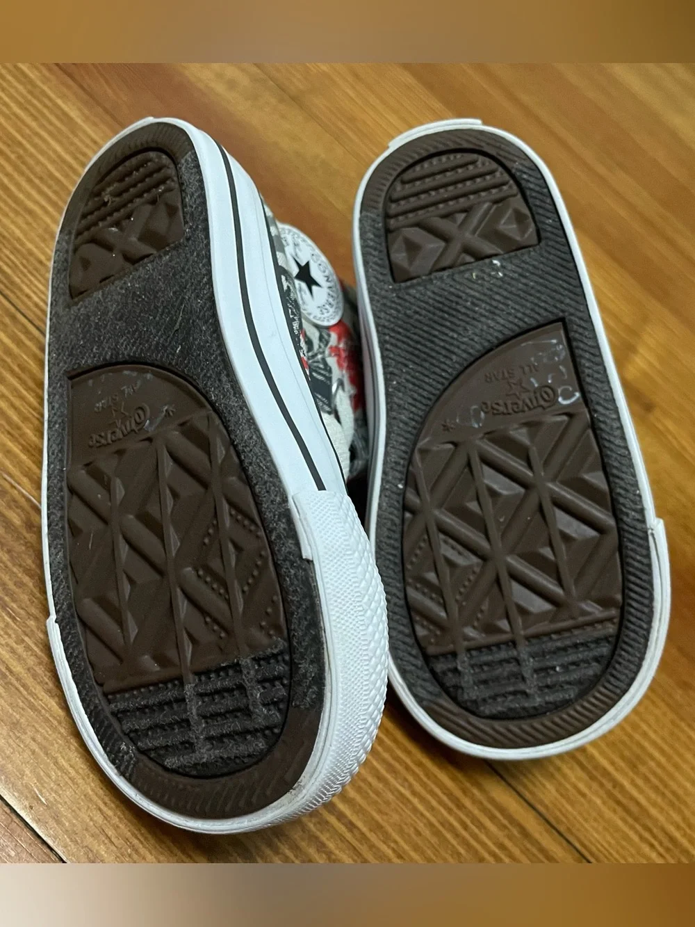 Converse Toddler Dinosaur High-Top Sneakers in Red, Gray and White Size 6